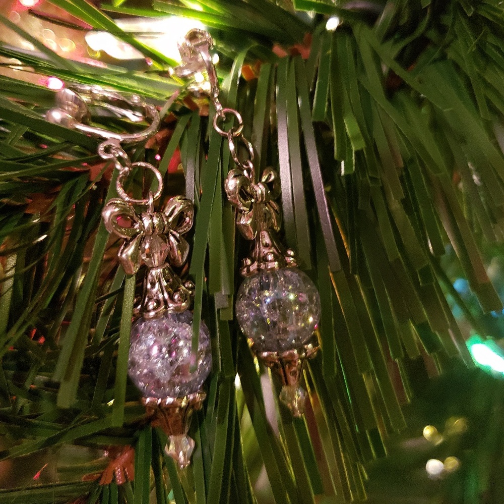 2" Clip Sil Snowglobe Bow Clear Glass Clipons